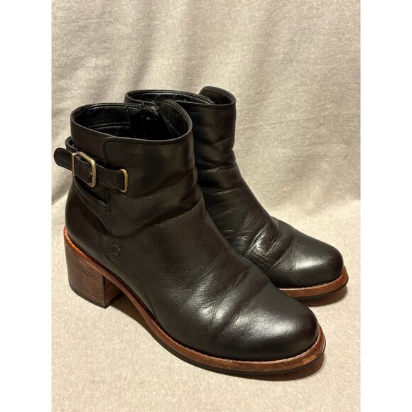 Clark’s Size 7 Clarkdale Jax Black Leather Ankle Booties Side Zip 21/2” Heel EUC - Picture 3 of 10